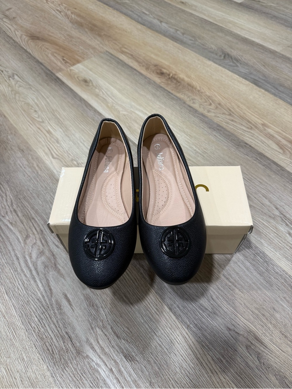 Black Women's Ballet Flats with Decorative Medallion